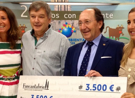 Funcantabria entrega a Coorcopar los 3.500 euros recaudados en el concierto solidario